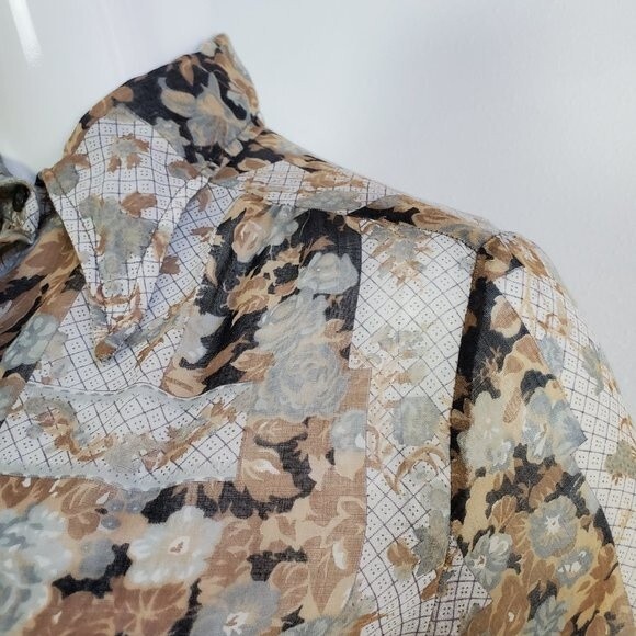 Vintage 70s Floral Semi-Sheer Button-Up - Picture 5 of 5